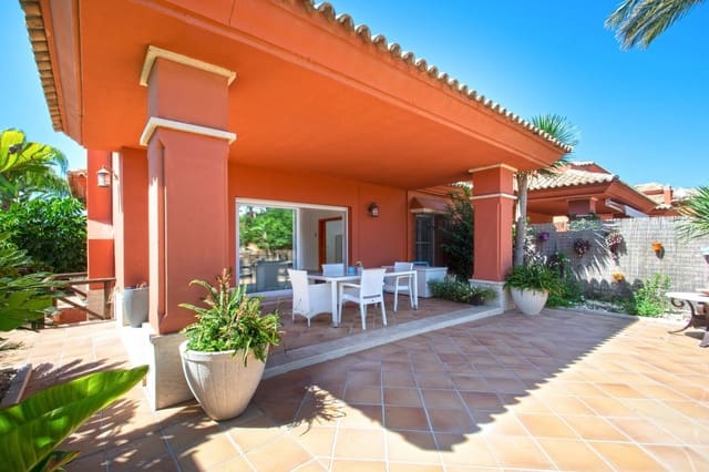 6 sovrum Semi-fristående Villa till salu i Santa Clara, Marbella med pool garage - 990 000 € (Ref: 8567692)