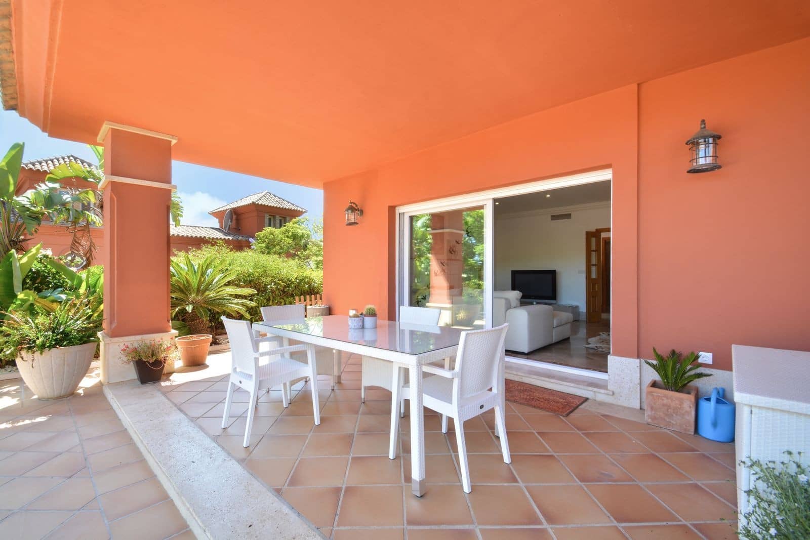 6 soveværelse Semi-Rækkehus til salg i Marbella med swimmingpool garage - € 990.000 (Ref: 8567692)