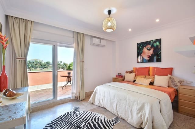 6 sovrum Semi-fristående Villa till salu i Santa Clara, Marbella med pool garage - 990 000 € (Ref: 8567692)