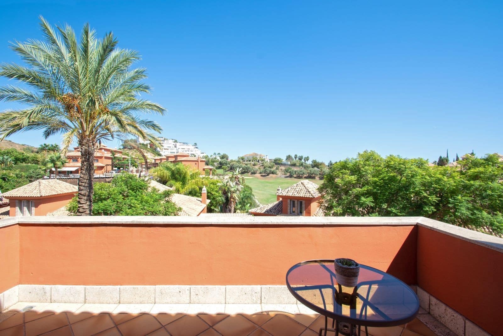 6 soveværelse Semi-Rækkehus til salg i Marbella med swimmingpool garage - € 990.000 (Ref: 8567692)