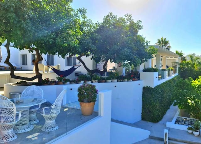 4 slaapkamer Halfvrijstaande villa te huur in Ojen met zwembad garage - € 5.900 (Ref: 8569550)