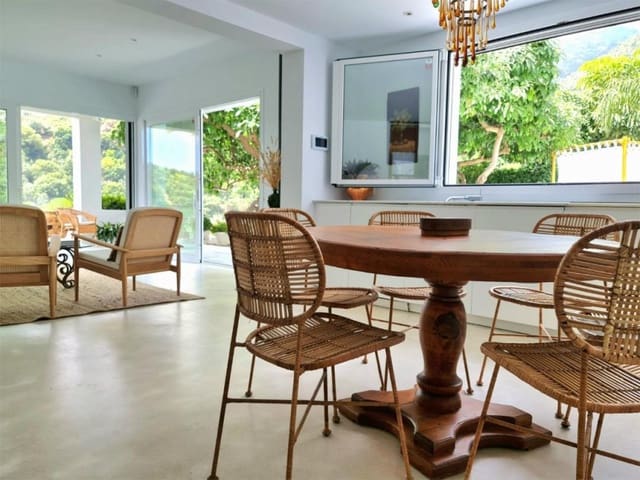 4 slaapkamer Halfvrijstaande villa te huur in Ojen met zwembad garage - € 5.900 (Ref: 8569550)