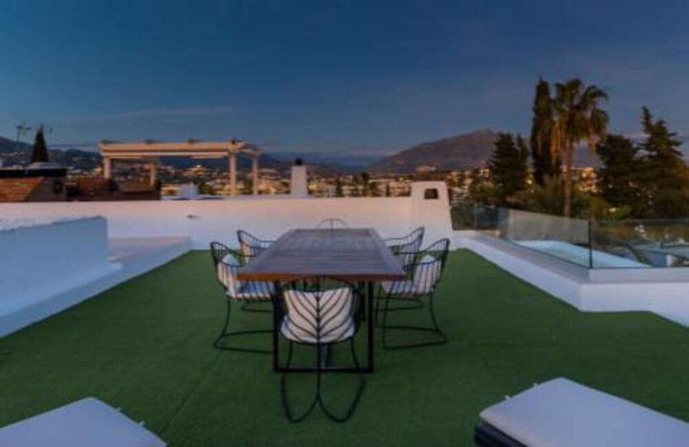 5 soveværelse Byhus til leje i Guadalmina med garage - € 7.000 (Ref: 8572014)