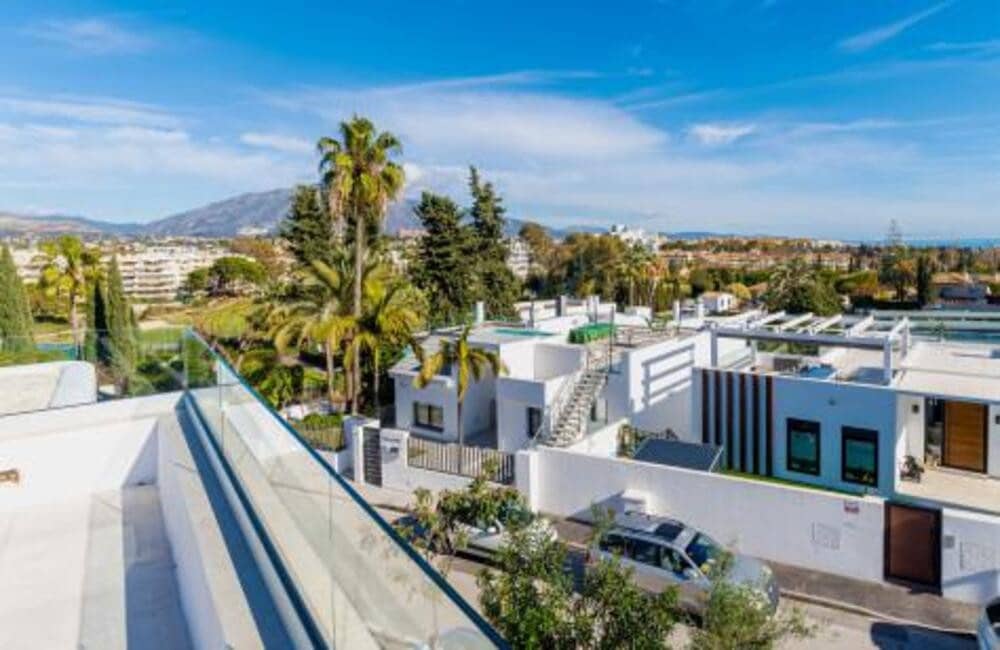 5 soveværelse Byhus til leje i Guadalmina med garage - € 7.000 (Ref: 8572014)