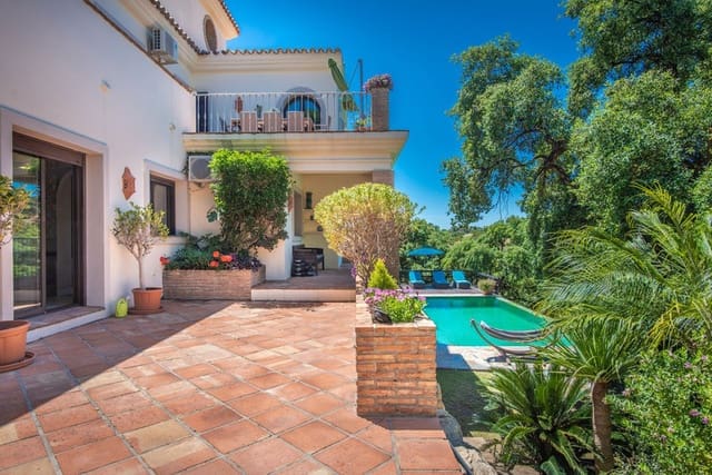 3 makuuhuone Huvila myytävänä paikassa Altos de Estepona, Estepona mukana uima-altaan 
autotalli - 1 195 000 € (Ref: 8579337)
