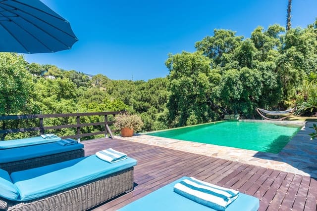 3 makuuhuone Huvila myytävänä paikassa Altos de Estepona, Estepona mukana uima-altaan 
autotalli - 1 195 000 € (Ref: 8579337)