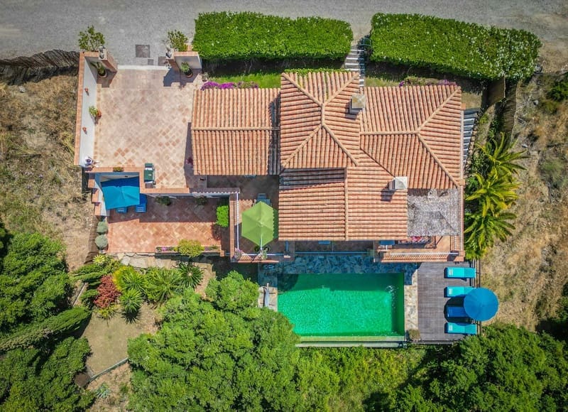3 makuuhuone Huvila myytävänä paikassa Estepona mukana uima-altaan 
autotalli - 1 195 000 € (Ref: 8579337)