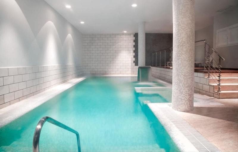 2 chambre Maison de Ville à vendre à Marbella avec piscine garage - 1 490 000 € (Ref: 8579339)