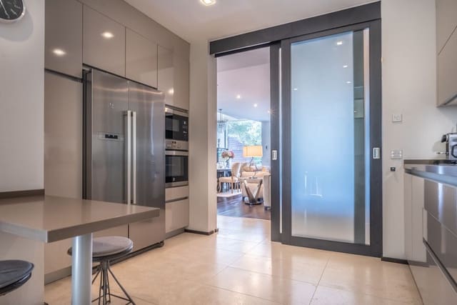 2 camera da letto Casa in vendita in Sierra Blanca, Marbella con piscina garage - 1.490.000 € (Rif: 8579339)