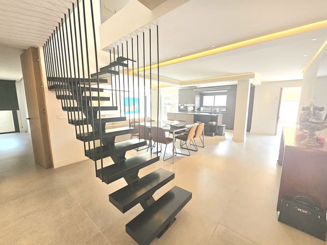 Villa/Maison de 4 chambres à louer à Costabella, Marbella avec piscine garage - 7 000 € (Ref: 8579340)