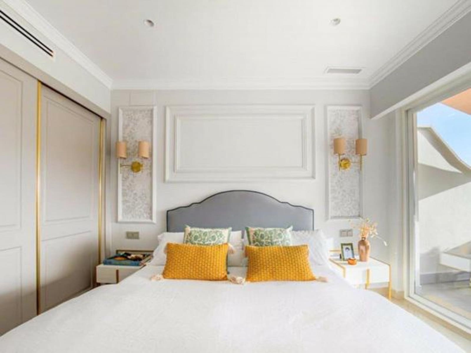 2 bedroom Penthouse for rent in Marbella with pool garage - € 6,000 (Ref: 8587930)