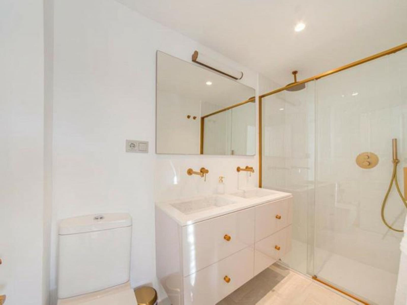 2 bedroom Penthouse for rent in Marbella with pool garage - € 6,000 (Ref: 8587930)