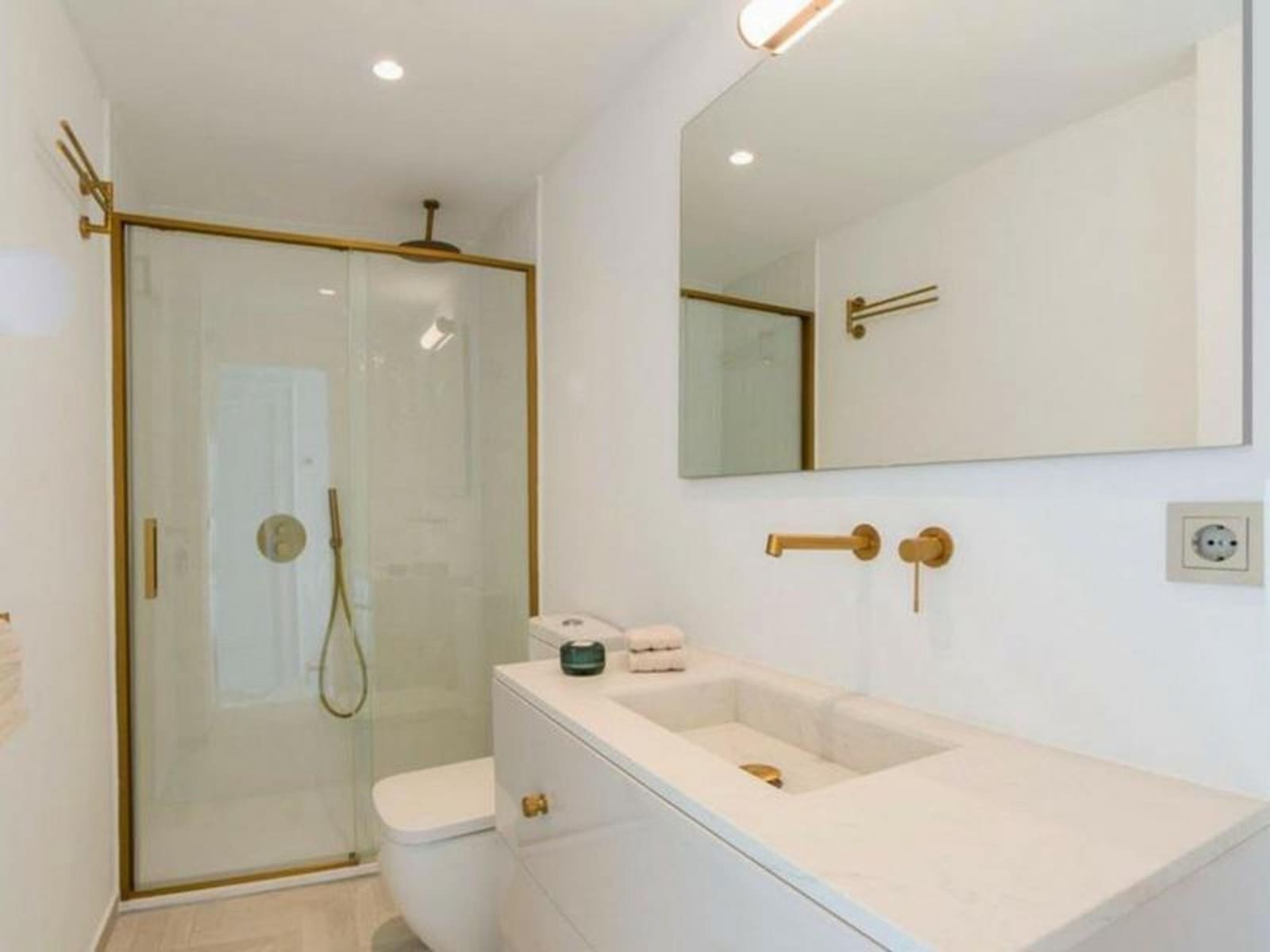 2 bedroom Penthouse for rent in Marbella with pool garage - € 6,000 (Ref: 8587930)