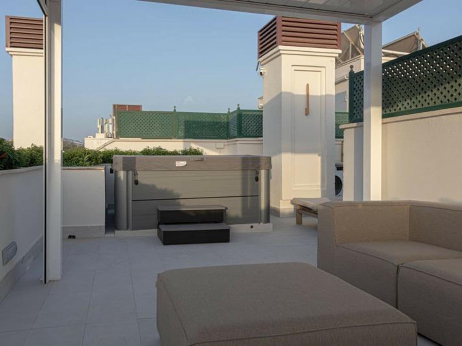 2 bedroom Penthouse for rent in Marbella with pool garage - € 6,000 (Ref: 8587930)