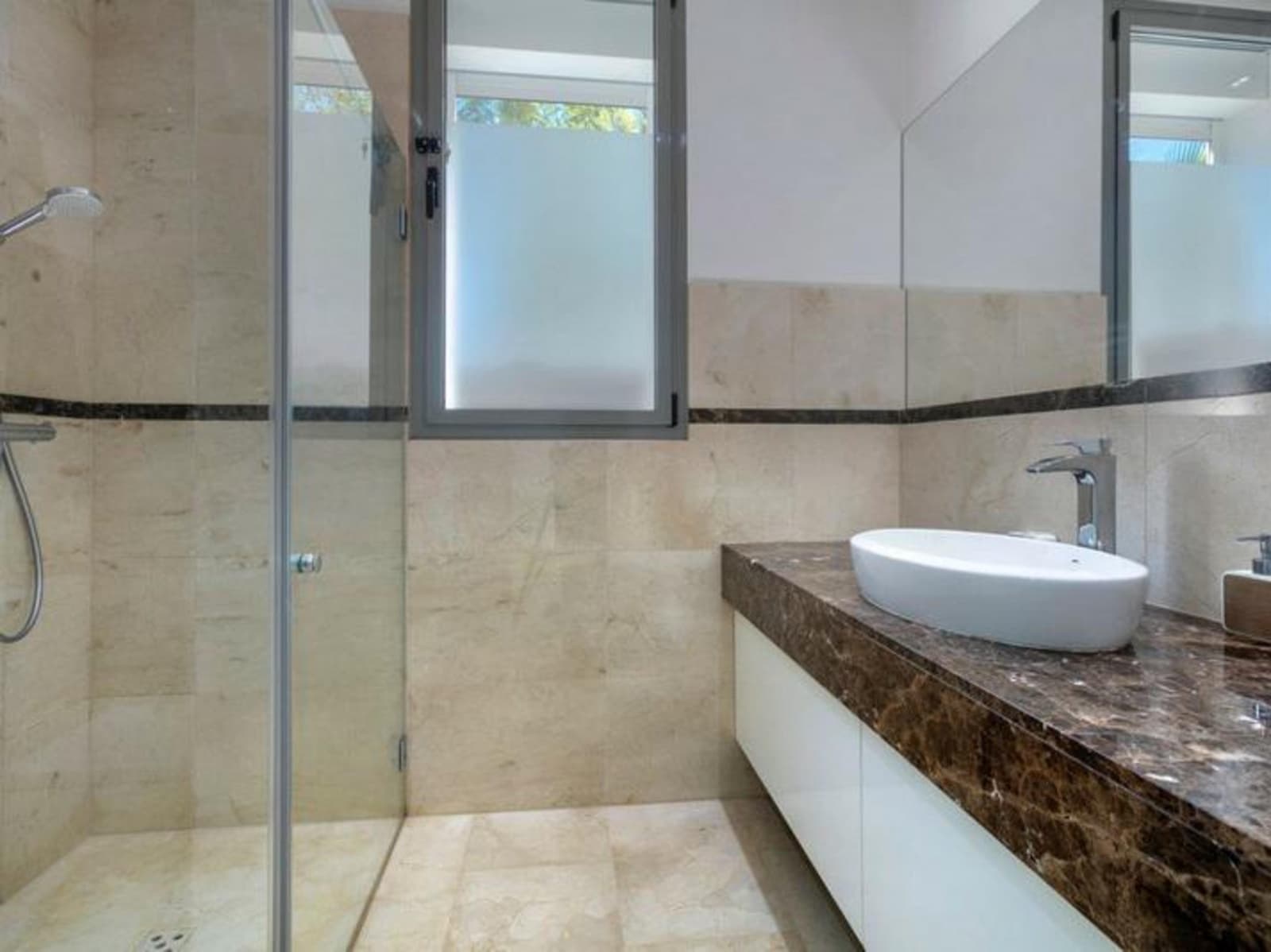 5 soveværelse Villa til leje i La Quinta med swimmingpool garage - € 11.000 (Ref: 8587934)