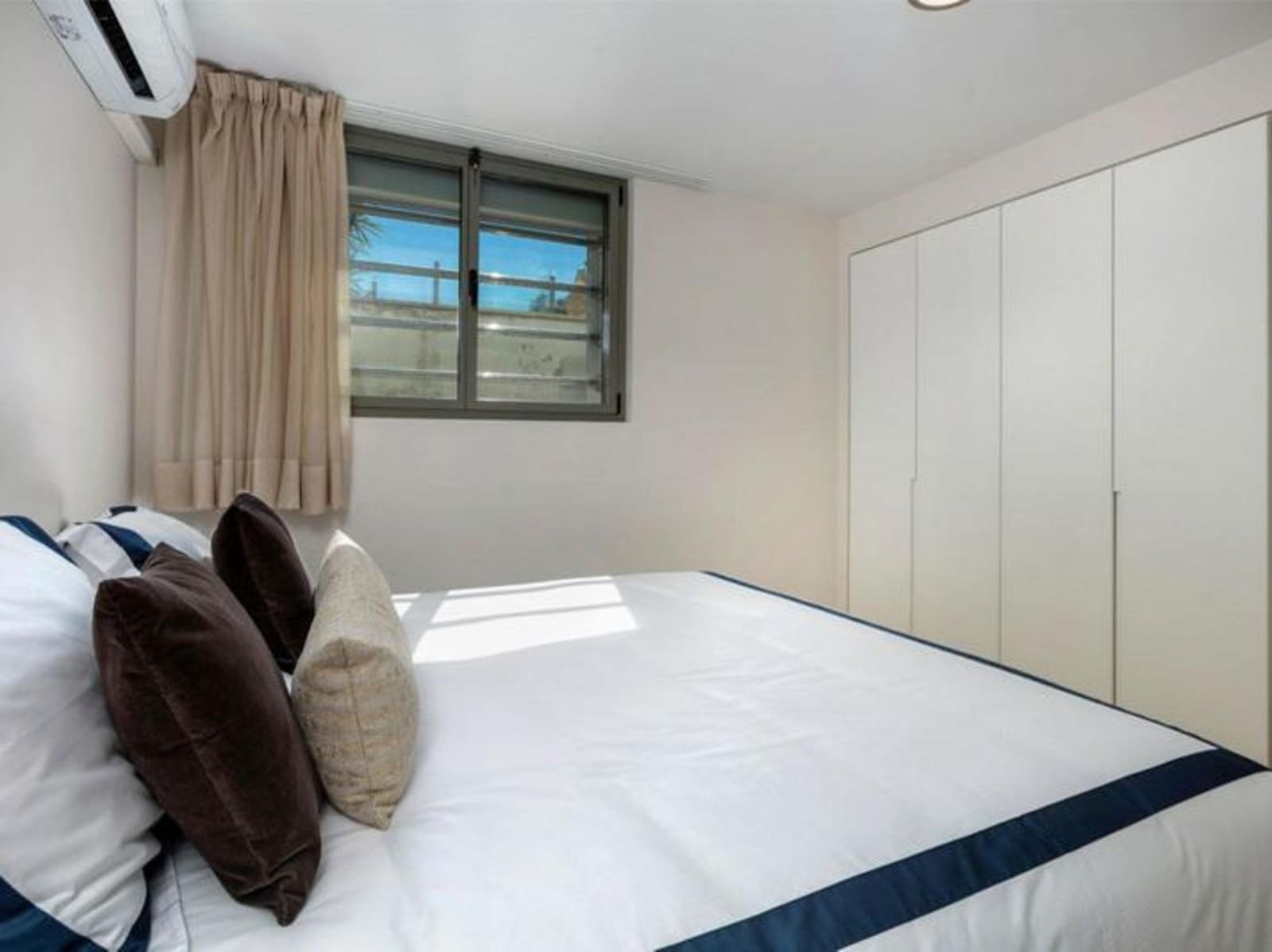 5 soveværelse Villa til leje i La Quinta med swimmingpool garage - € 11.000 (Ref: 8587934)