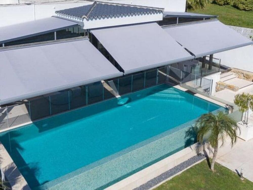 5 soveværelse Villa til leje i La Quinta med swimmingpool garage - € 11.000 (Ref: 8587934)