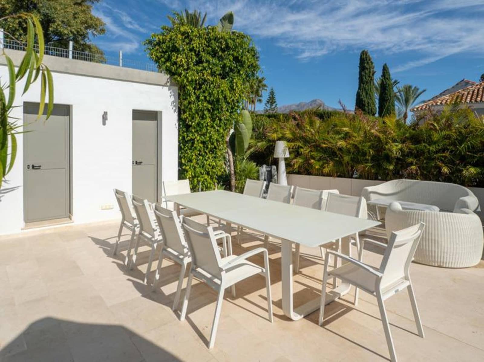 5 soveværelse Villa til leje i La Quinta med swimmingpool garage - € 11.000 (Ref: 8587934)