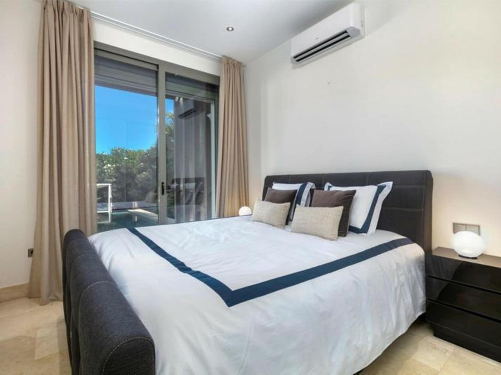 5 soveværelse Villa til leje i La Quinta med swimmingpool garage - € 11.000 (Ref: 8587934)