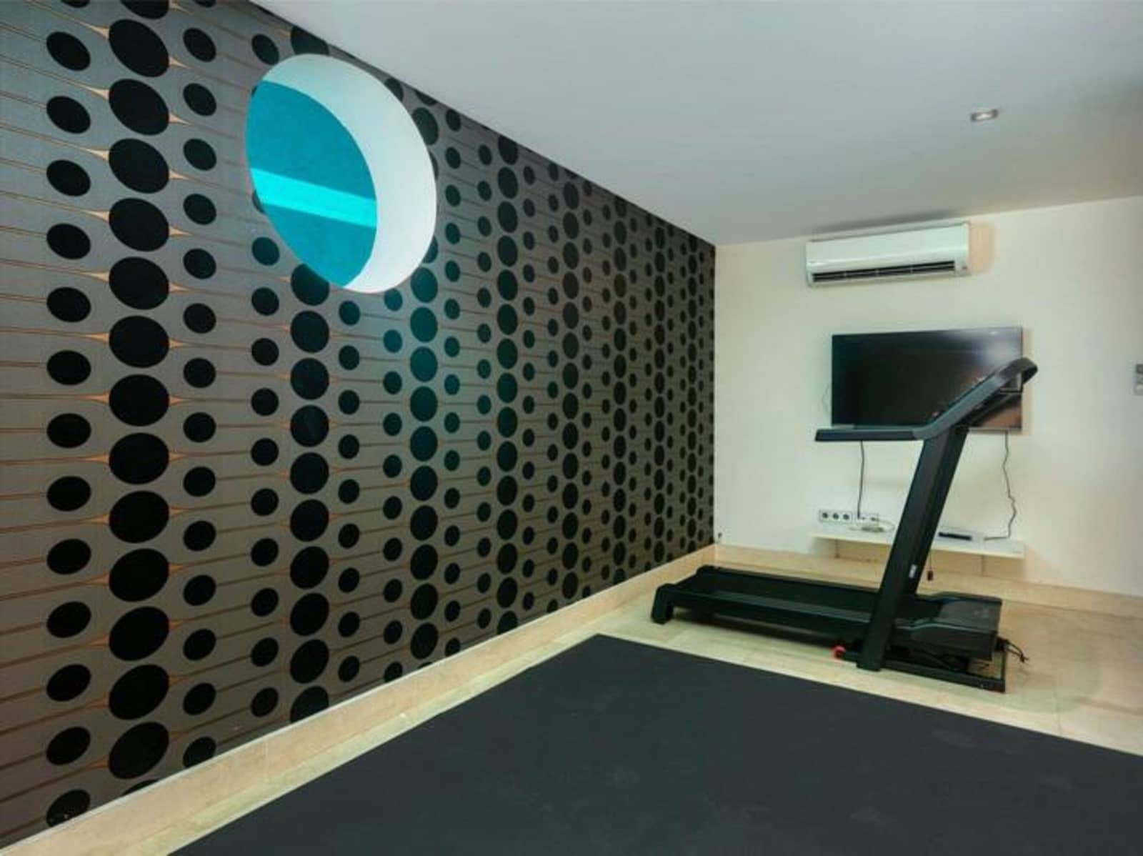 5 soveværelse Villa til leje i La Quinta med swimmingpool garage - € 11.000 (Ref: 8587934)