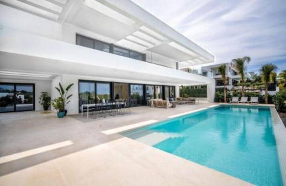 Villa/Maison de 6 chambres de location de vacances à Nueva Andalucia avec piscine garage - 7 000 € (Ref: 8596977)