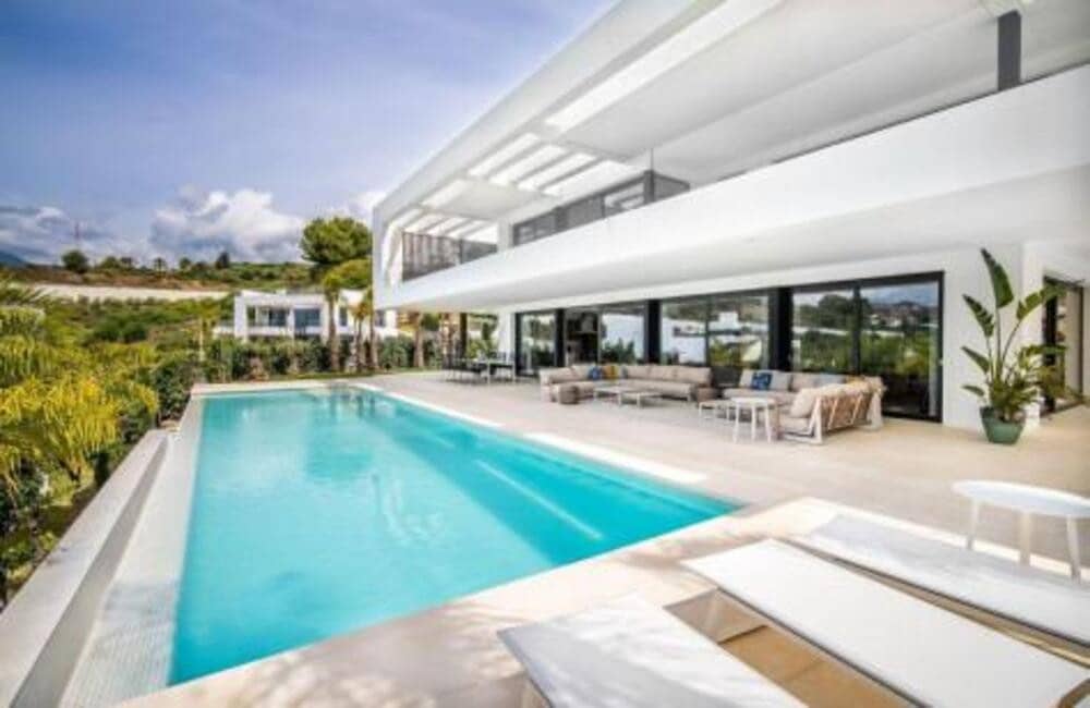 Villa/Maison de 6 chambres de location de vacances à Nueva Andalucia avec piscine garage - 7 000 € (Ref: 8596977)