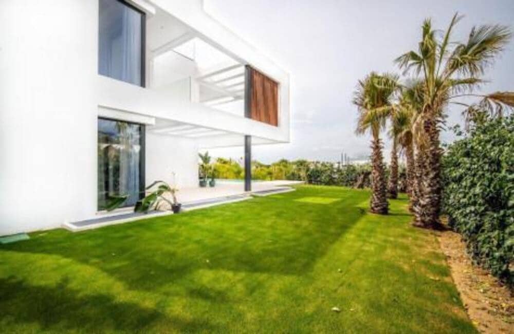 Villa/Maison de 6 chambres de location de vacances à Nueva Andalucia avec piscine garage - 7 000 € (Ref: 8596977)