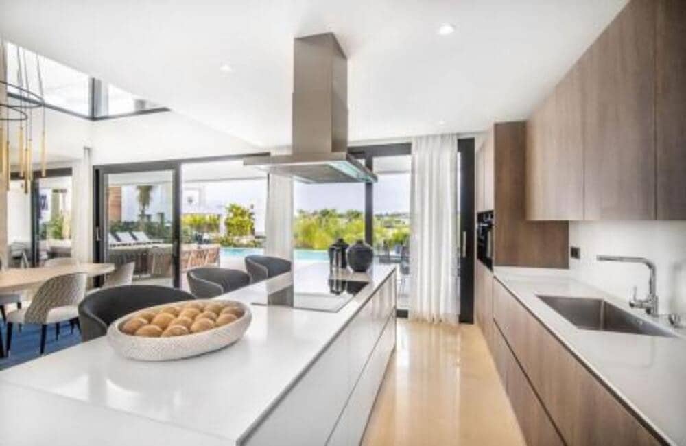 Villa/Maison de 6 chambres de location de vacances à Nueva Andalucia avec piscine garage - 7 000 € (Ref: 8596977)