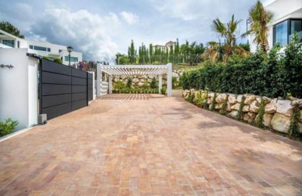Villa/Maison de 6 chambres de location de vacances à Nueva Andalucia avec piscine garage - 7 000 € (Ref: 8596977)