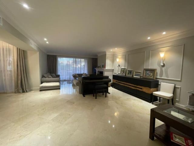 3 Zimmer Apartment zu vermieten in Las Brisas, Marbella mit Pool Garage - 5.800 € (Ref: 8596979)