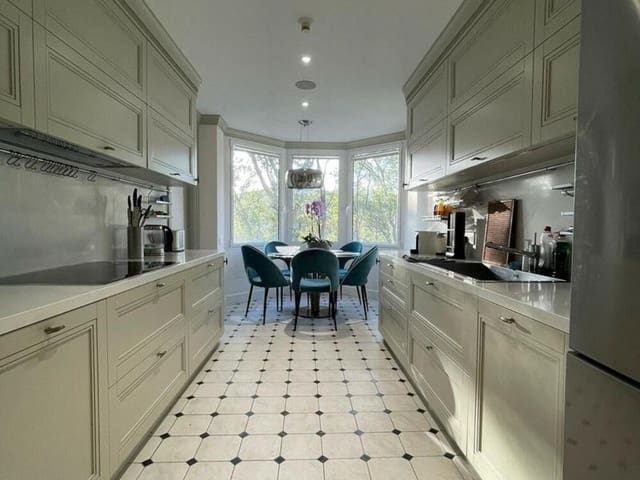 3 Zimmer Apartment zu vermieten in Las Brisas, Marbella mit Pool Garage - 5.800 € (Ref: 8596979)