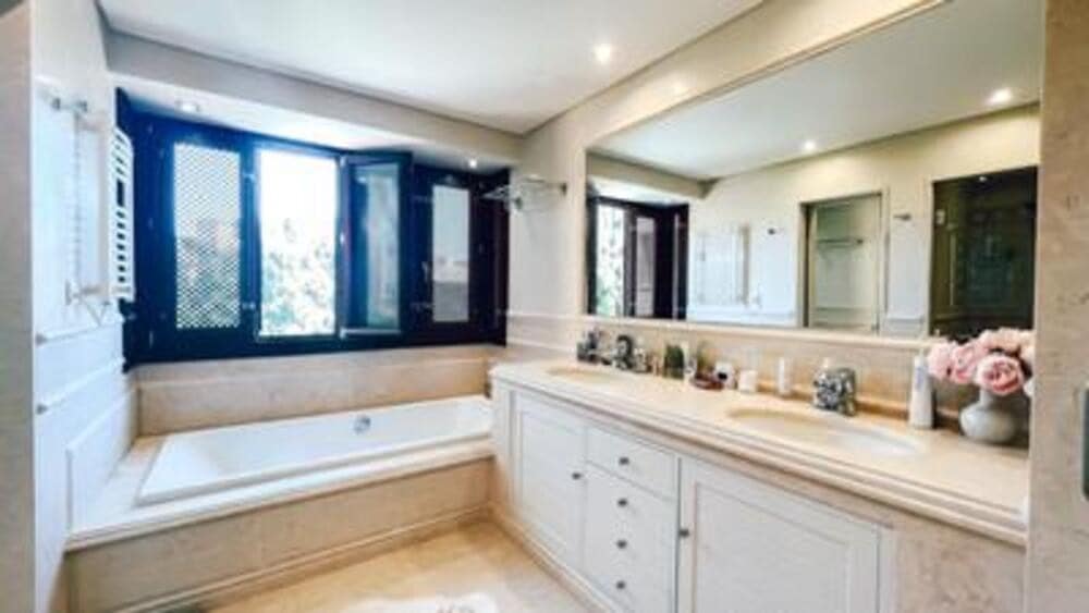 3 soveværelse Lejlighed til leje i Estepona med swimmingpool garage - € 5.000 (Ref: 8603267)