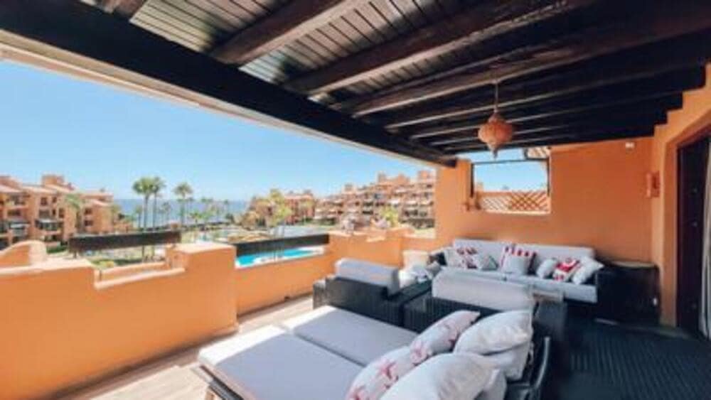 3 soveværelse Lejlighed til leje i Estepona med swimmingpool garage - € 5.000 (Ref: 8603267)