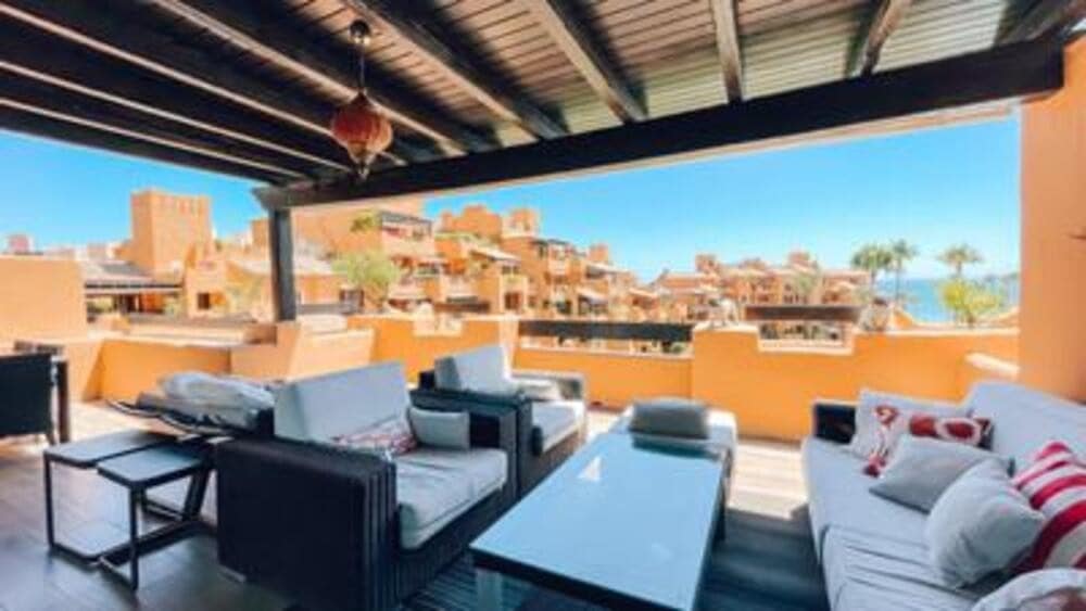 3 soveværelse Lejlighed til leje i Estepona med swimmingpool garage - € 5.000 (Ref: 8603267)