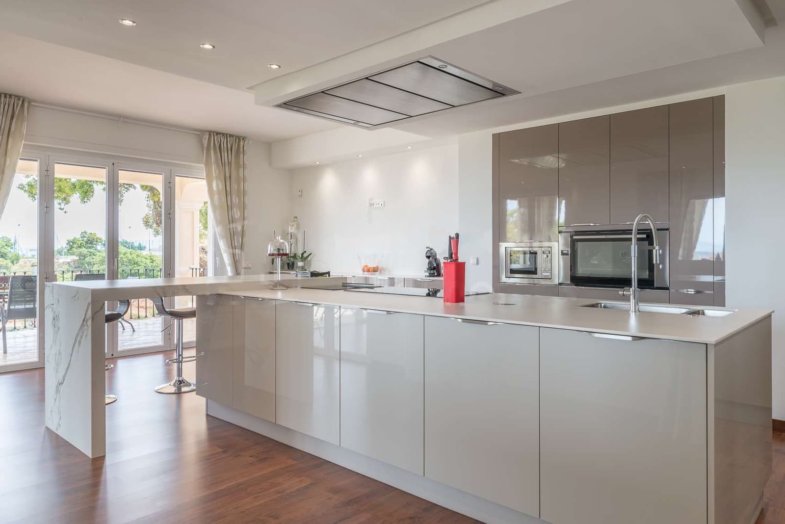 5 sypialnia Willa na sprzedaż w Marbella z basenem garażem - 1 995 000 € (Ref: 8603270)