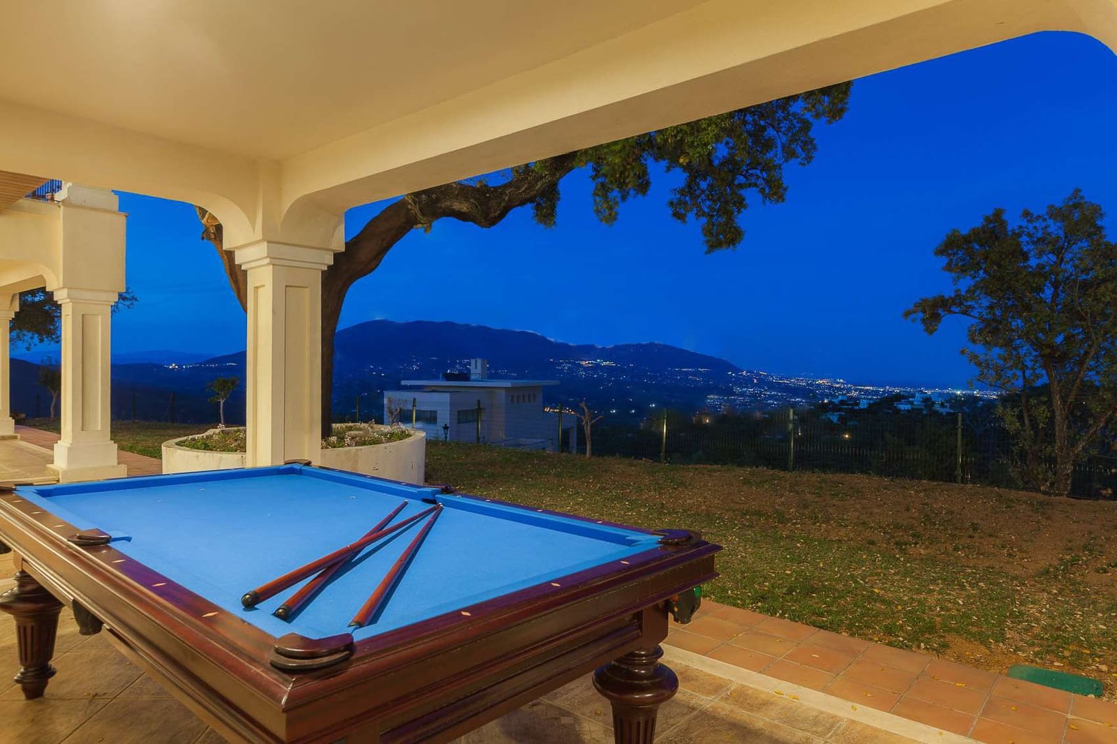 5 sypialnia Willa na sprzedaż w Marbella z basenem garażem - 1 995 000 € (Ref: 8603270)