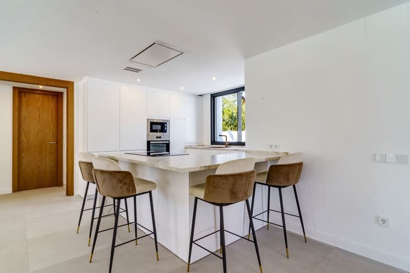 4 soverom Villa til salgs i Marbella med svømmebasseng garasje - € 2 350 000 (Ref: 8603272)
