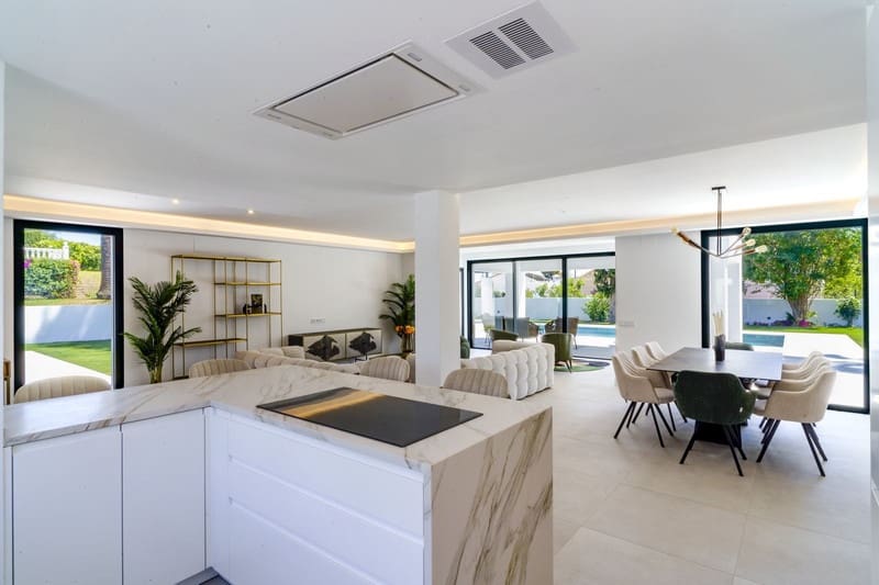 4 soverom Villa til salgs i Marbella med svømmebasseng garasje - € 2 350 000 (Ref: 8603272)