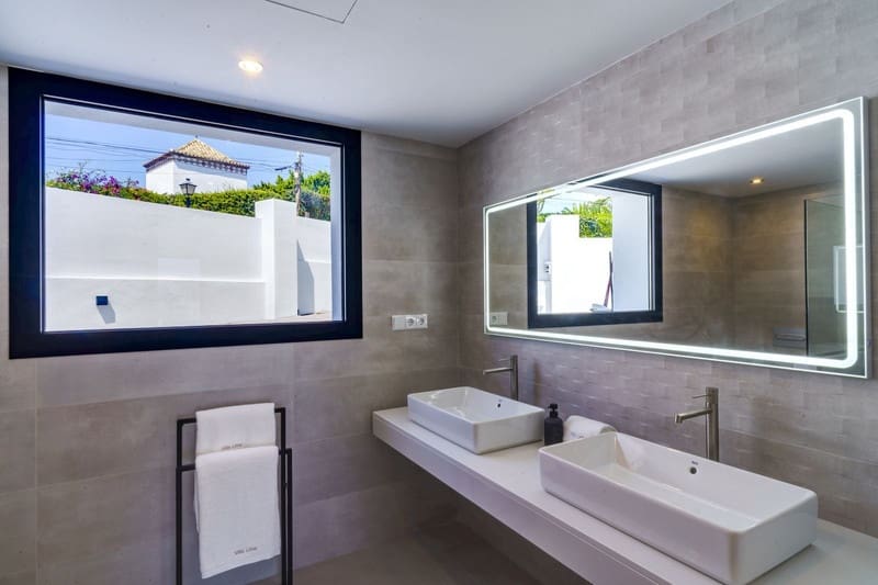 4 soverom Villa til salgs i Marbella med svømmebasseng garasje - € 2 350 000 (Ref: 8603272)