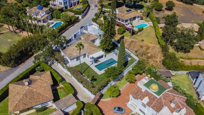 4 soverom Villa til salgs i Marbella med svømmebasseng garasje - € 2 350 000 (Ref: 8603272)