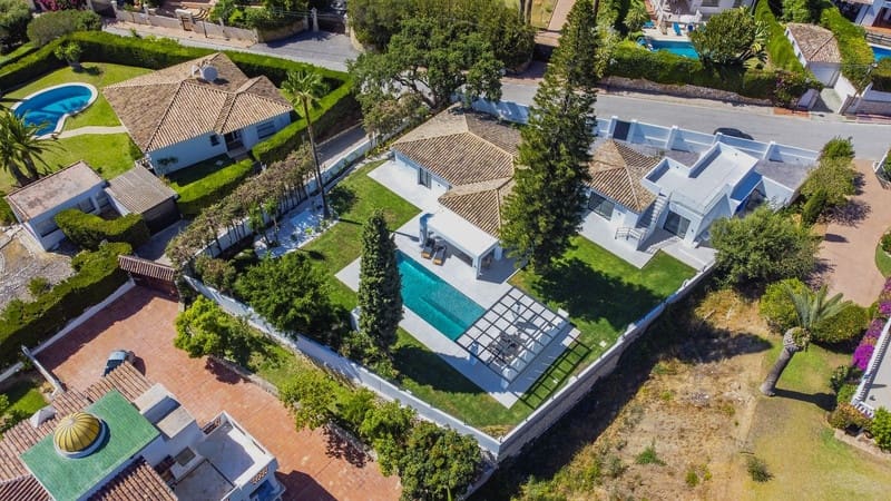 4 soverom Villa til salgs i Marbella med svømmebasseng garasje - € 2 350 000 (Ref: 8603272)
