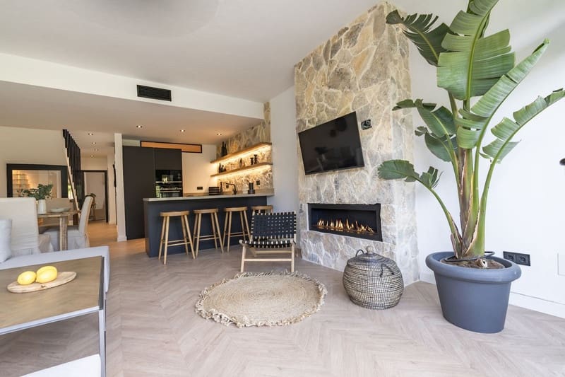 3 soveværelse Byhus til salg i Marbella med swimmingpool garage - € 695.000 (Ref: 8603274)