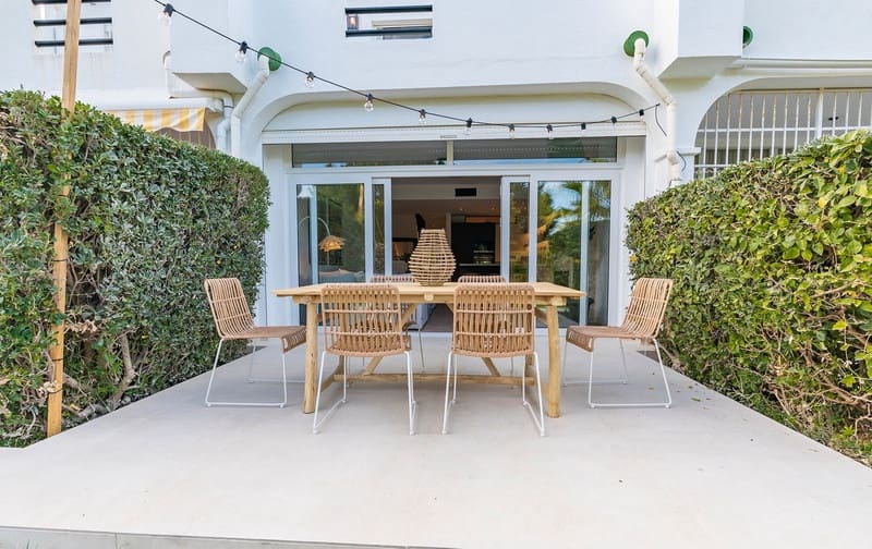 3 soveværelse Byhus til salg i Marbella med swimmingpool garage - € 695.000 (Ref: 8603274)