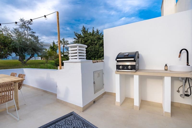 3 soveværelse Byhus til salg i Marbella med swimmingpool garage - € 695.000 (Ref: 8603274)