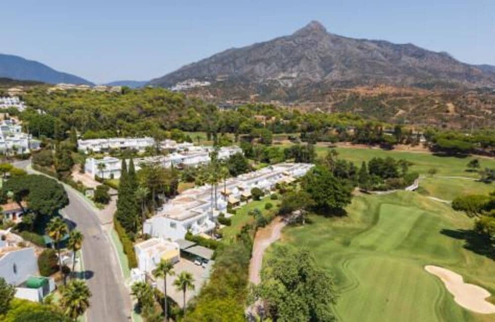 3 soveværelse Byhus til salg i Marbella med swimmingpool garage - € 795.000 (Ref: 8603274)