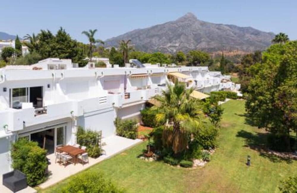 3 soveværelse Byhus til salg i Marbella med swimmingpool garage - € 795.000 (Ref: 8603274)