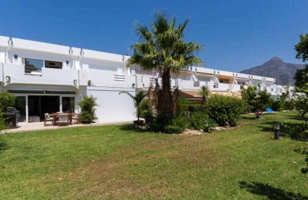 3 soveværelse Byhus til salg i Marbella med swimmingpool garage - € 795.000 (Ref: 8603274)