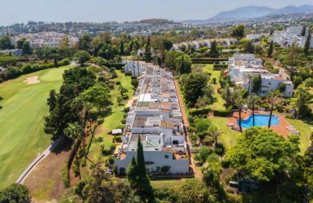 3 soveværelse Byhus til salg i Marbella med swimmingpool garage - € 795.000 (Ref: 8603274)