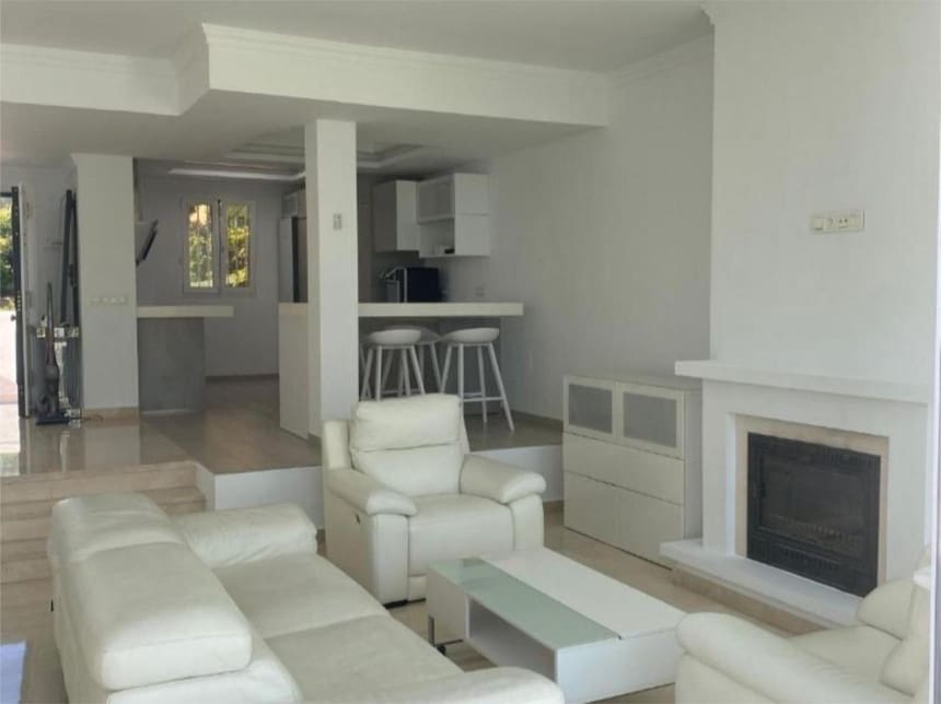 5 quarto Casa em Banda para venda em Benahavis com piscina garagem - 945 000 € (Ref: 8611870)