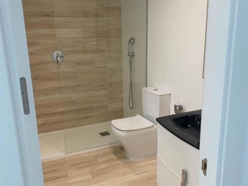 5 quarto Casa em Banda para venda em Benahavis com piscina garagem - 945 000 € (Ref: 8611870)